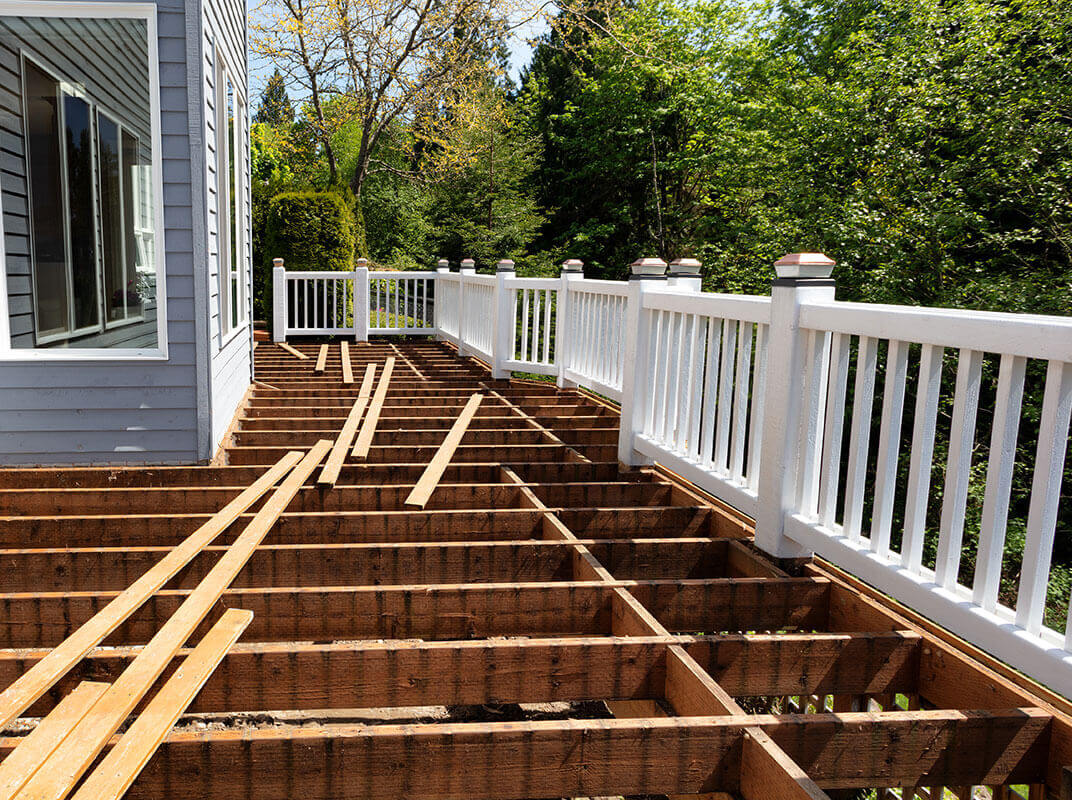 Atlanta, GA Deck Builders: Creating Beautiful Decks